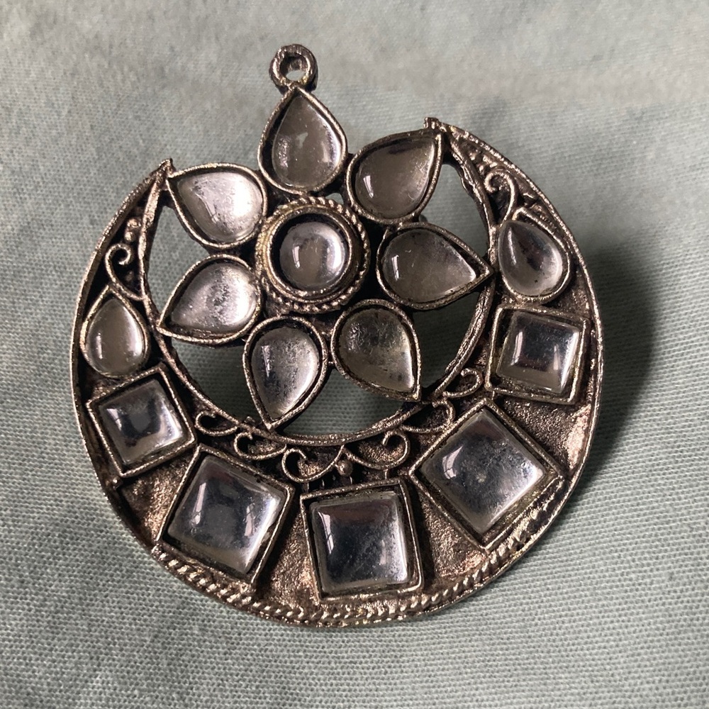 Elegant moon ring w silver accents